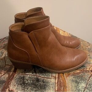 Women's Eurosoft "Safari" Ankle Boot!